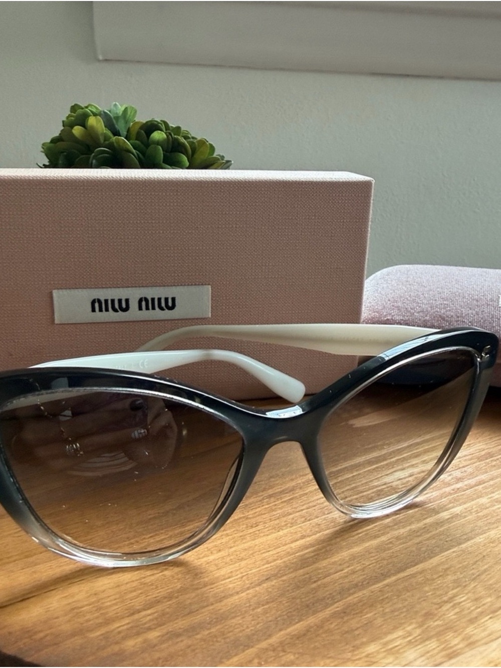 Miu Miu 2 tone Cat-Eye Sunglasses in Black Gradient